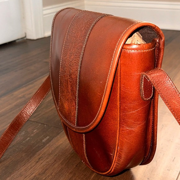 Past Time Leather Large Vintage Crossbody Adjustable Shoulder Saddle Bag, Tooled - Picture 6 of 16